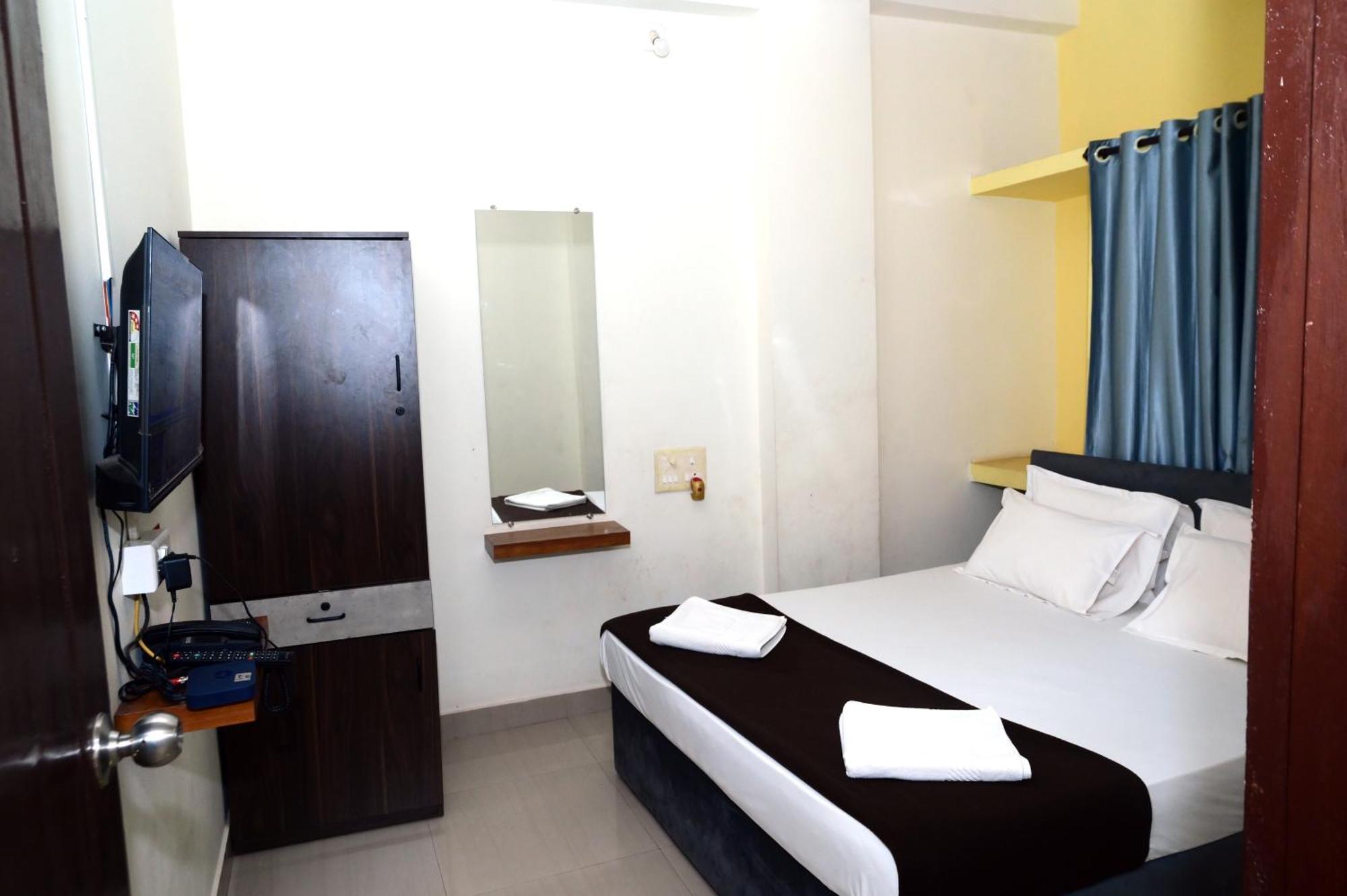 Hotel Aradhya Inn Deralakatte Mangalore Exterior photo