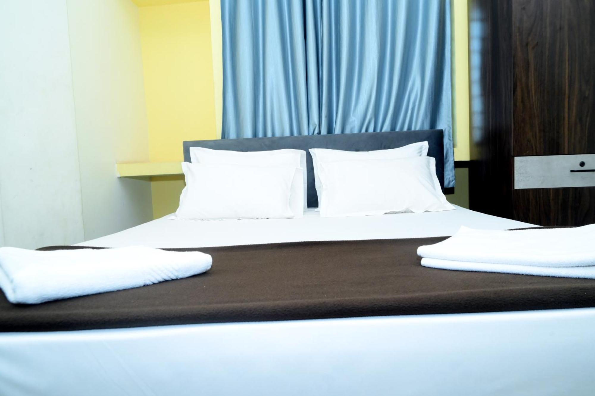 Hotel Aradhya Inn Deralakatte Mangalore Exterior photo