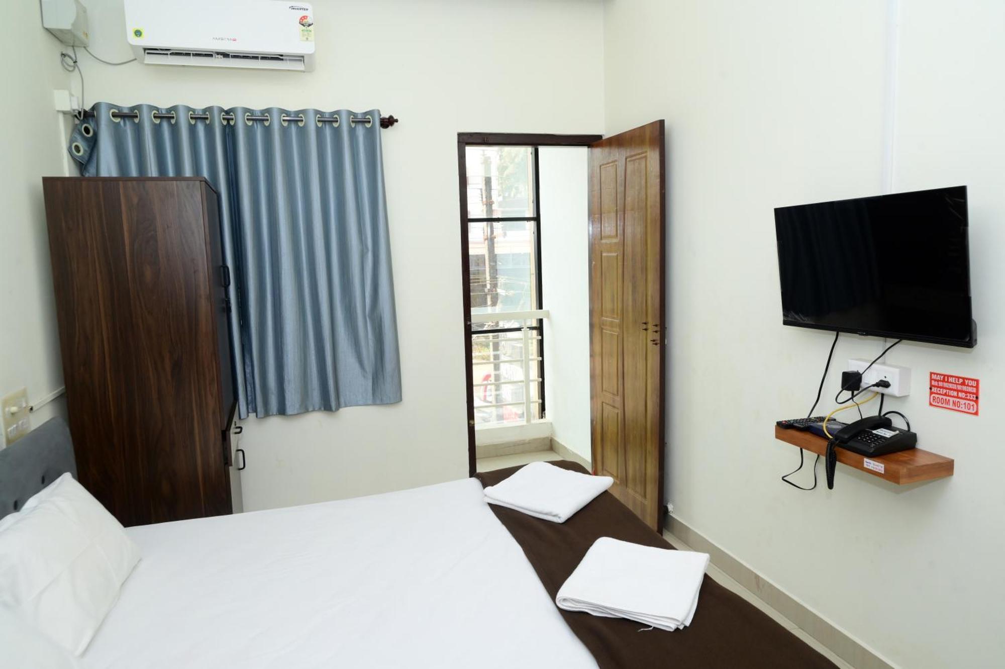 Hotel Aradhya Inn Deralakatte Mangalore Exterior photo