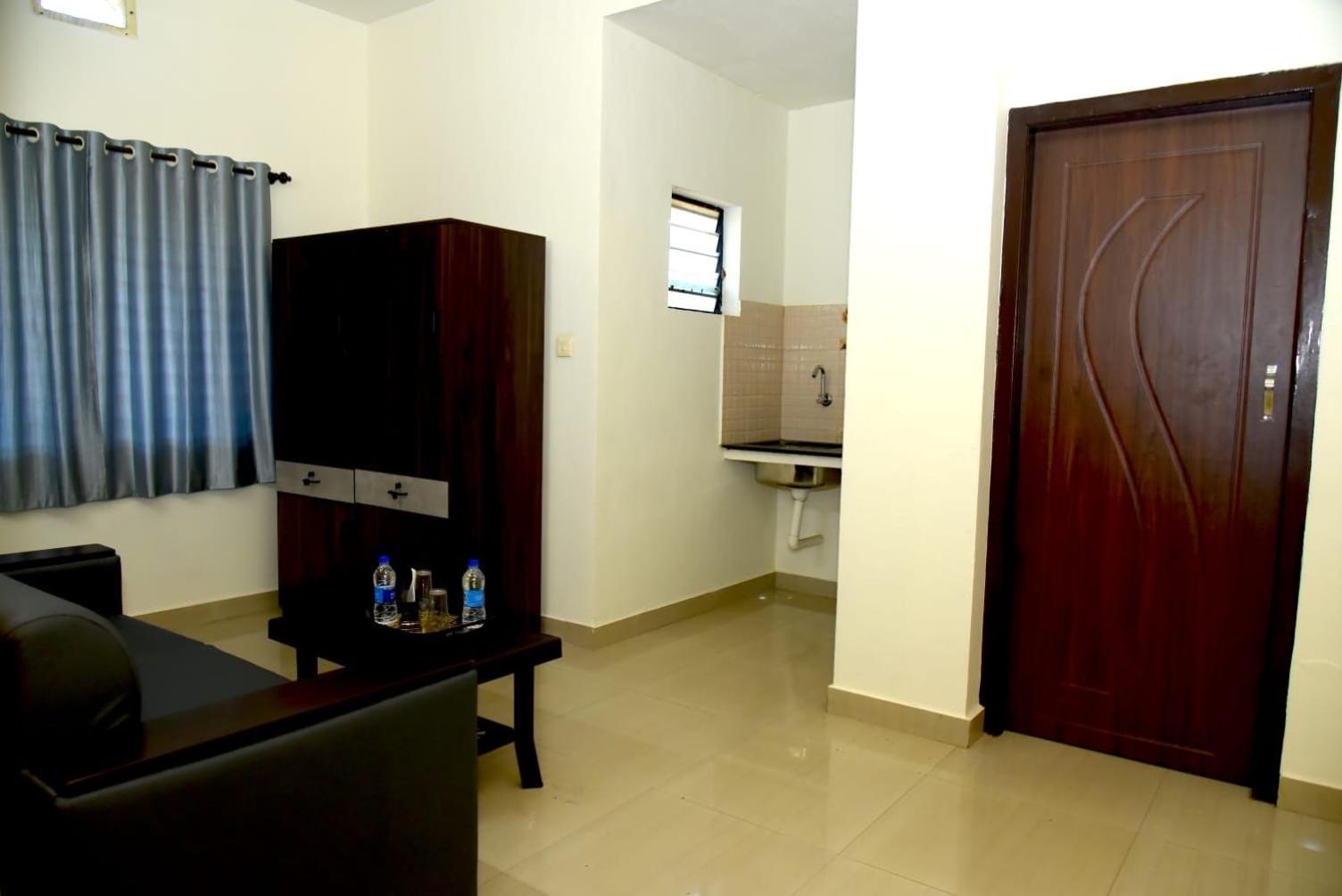 Hotel Aradhya Inn Deralakatte Mangalore Exterior photo