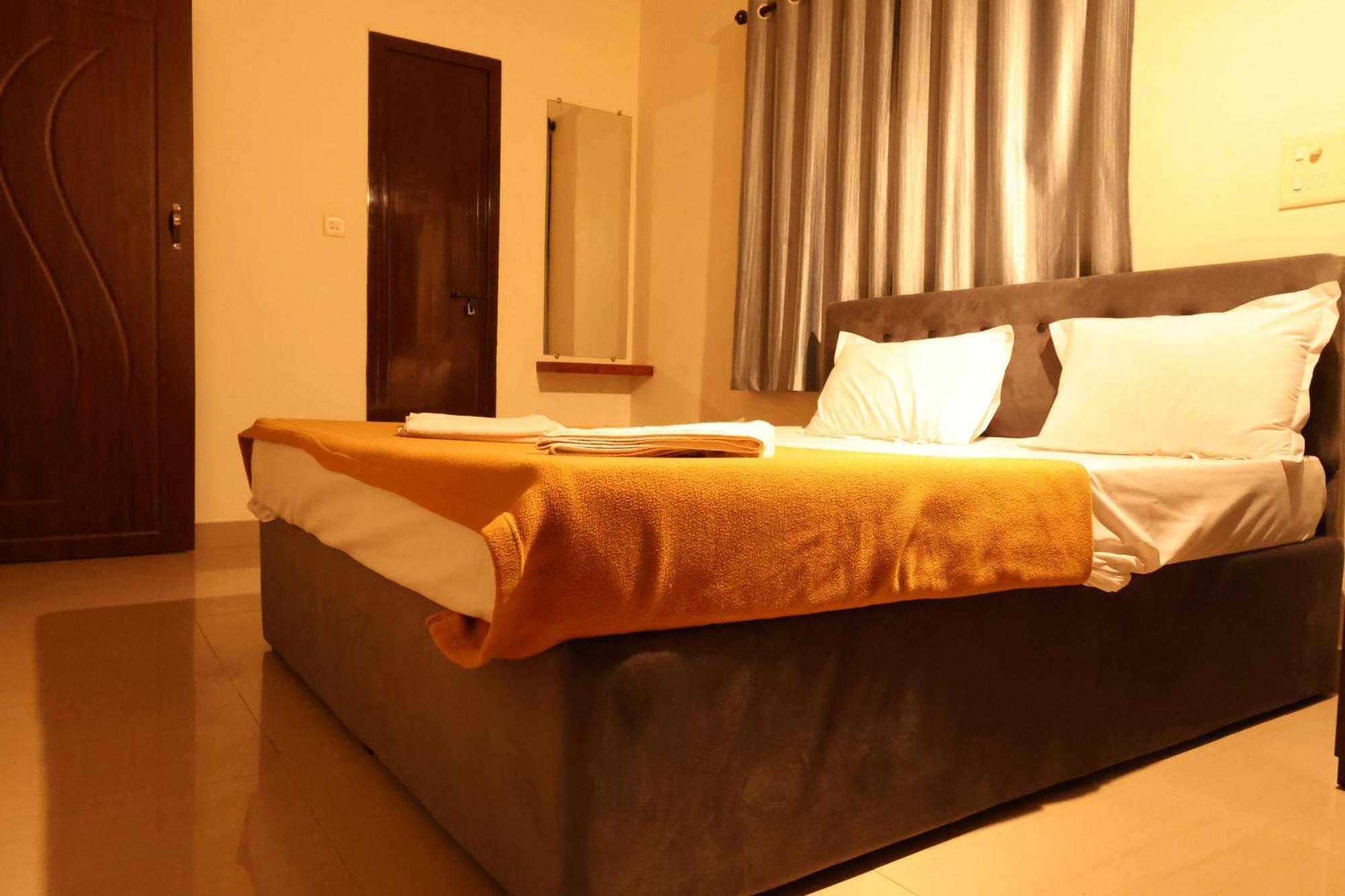 Hotel Aradhya Inn Deralakatte Mangalore Exterior photo